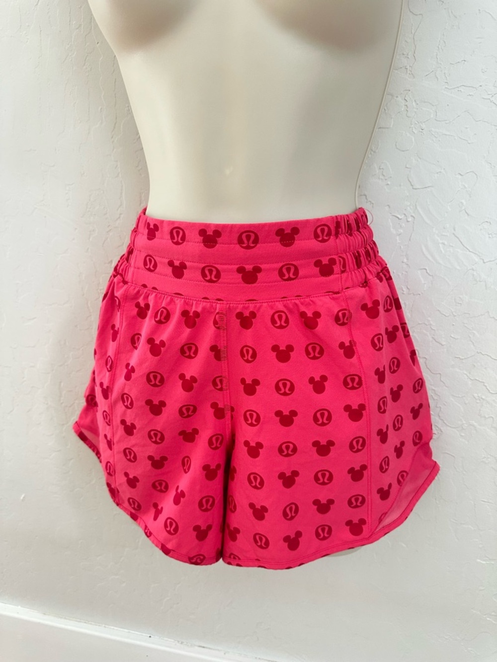 Disney x Lululemon Hotty Hot High-Rise Short in Classic Disney Pink. Size 4